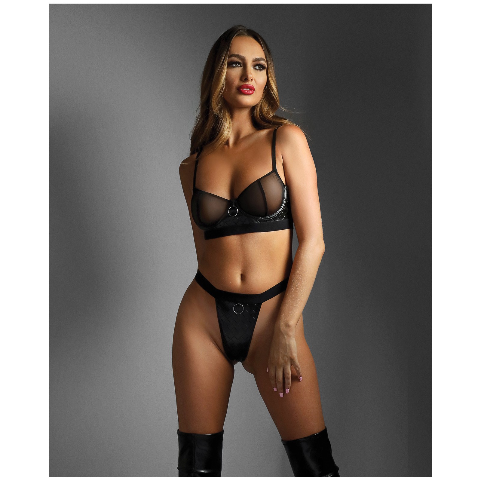 Sosten Quilted Wetlook y Panty Crotchless - Negro L/XL